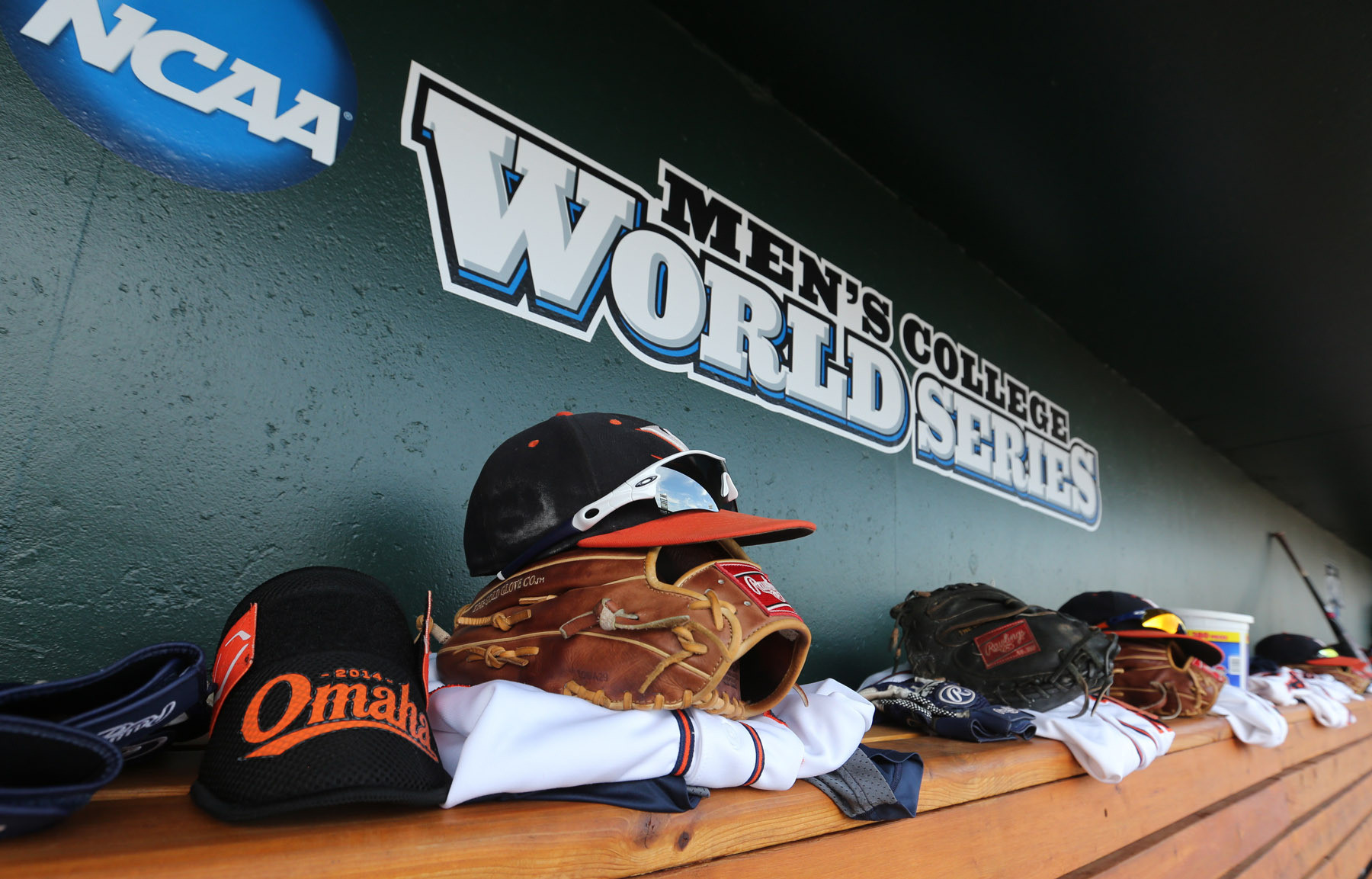 CWS Championship Game (by Matt Riley) - Virginia Cavaliers Official  Athletic Site, image size:1800x1153